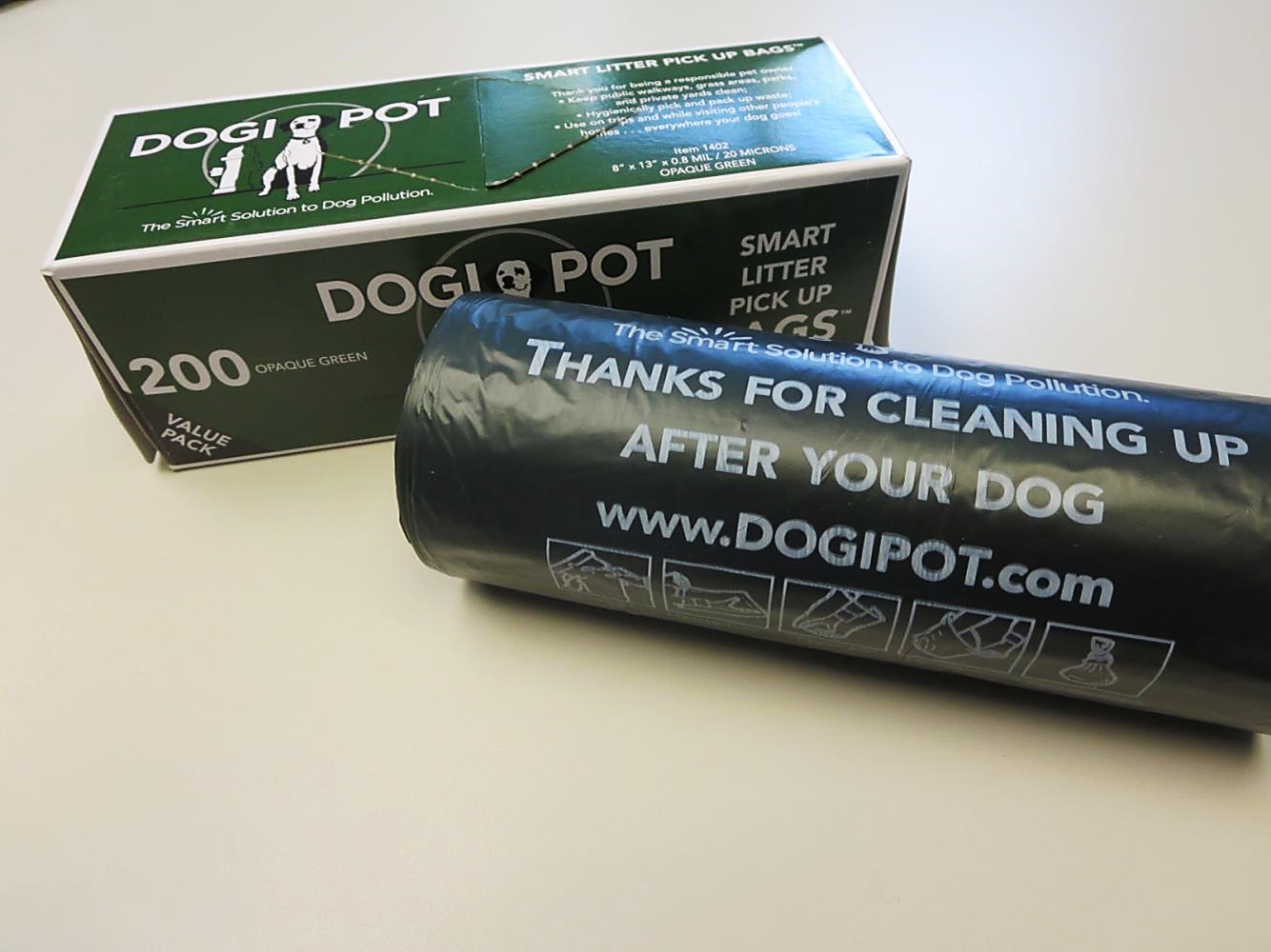 Dogipot® Smart Litter Pick Up Bags™ on a roll, 8in x 13in