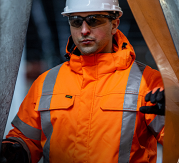These Bisley® Extreme Cold ANSI 107 Class R3 Industrial Work Jackets are engineered with high-performance bio-based recycled materials to provide advanced thermal protection against extreme cold climate hazards while diverting plastic water bottles from landfill.