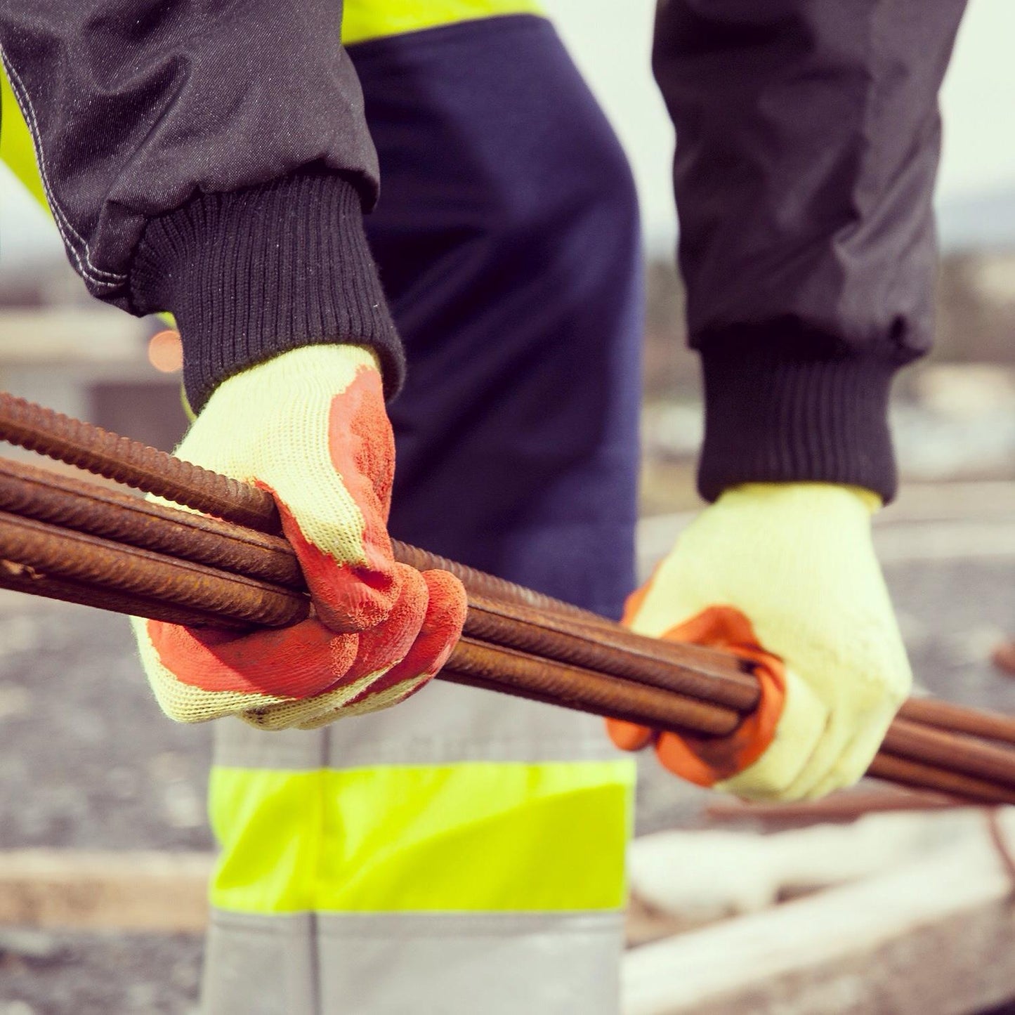These highly breathable Portwest® Hi-Vis Industrial Work Gloves feature a 10-gauge breathable seamless string knit glove constructed with environmentally recycled yarn and with contrasting crinkle latex coated palms for unmatched grip and enhanced signaling.