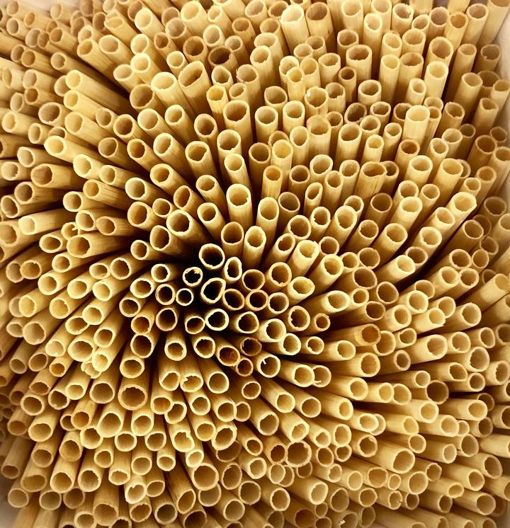 Select an environmentally-friendly alternative to single-use plastic type straws. These Real Straw Combo Pack includes 2500 each all-natural gluten-free wheat cocktail straws and 2500 each wheat stir sticks (5000 pieces).