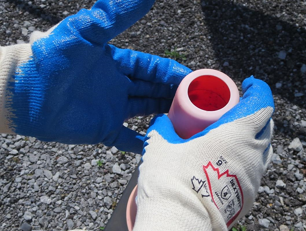 Superior Glove® Dexterity® 7-gauge 100% cotton seamless knit with blue nitrile coated palms provides great comfort and performance in a medium-duty, general-purpose glove which is 100% biodegradable.