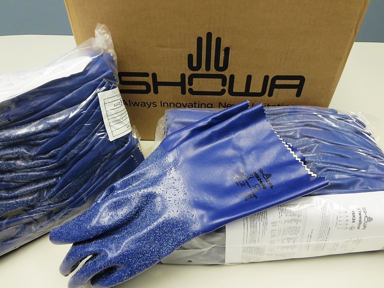 These TAA compliant, FDA food compliant Showa® NSK24 14-inch 15-mil cotton-lined full coated nitrile gloves with EBT (Eco-Best Technology®) provide chemical protection against acids, oil, hydrocarbons and feature accelerated biodegradation