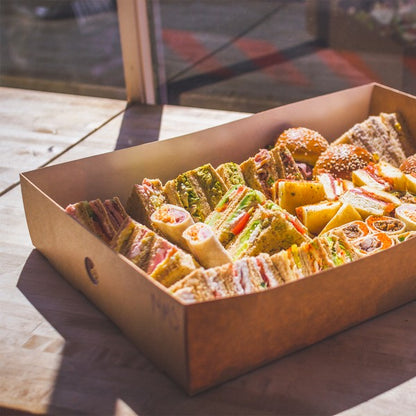 Vegware™ large size (17.7" x 12.2" x 3.2")  kraft platter boxes feature sustainable paperboard and a generous clear window that's fully laminated with plant-based PLA. 