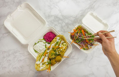 Made from from reclaimed sugarcane, Vegware™ Bagasse compostable 10-in clamshell boxes are good for hot or cold food and they're sturdy.