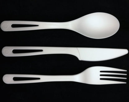 BioSelect® ivory medium-weight TPLA cutlery forks are ASTM-D6400 certified biodegradable and compostable. With the look and feel of plastic, the unique BioSelect® cutlery design is the preferred choice for serving hot foods