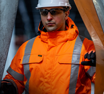These Bisley® Extreme Cold ANSI 107 Class R3 Industrial Work Jackets are engineered with high-performance bio-based recycled materials to provide advanced thermal protection against extreme cold climate hazards while diverting plastic water bottles from landfill. 