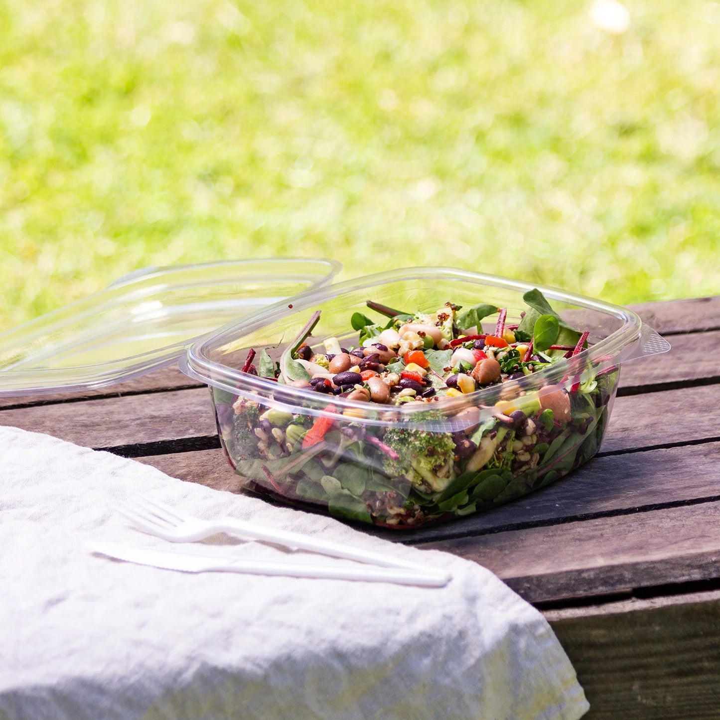 Vegware™ compostable clear rectangular 48-oz hinged deli containers with snap lids are made from plant based PLA - an eco-friendly plastic alternative. Independently certified to break down in 12 weeks.