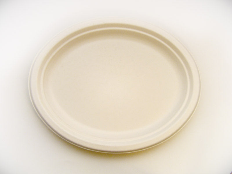 These strong and 100% compostable 7.5-in x 10-in oval bagasse plates are constructed with sugarcane stalks naturally left behind when all the sugars have been extracted. 