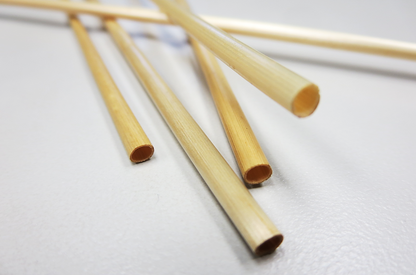 Select an environmentally-friendly alternative to single-use plastic type straws. These Real Straw Combo Pack includes 2500 each all-natural gluten-free wheat cocktail straws and 2500 each wheat stir sticks (5000 pieces). 