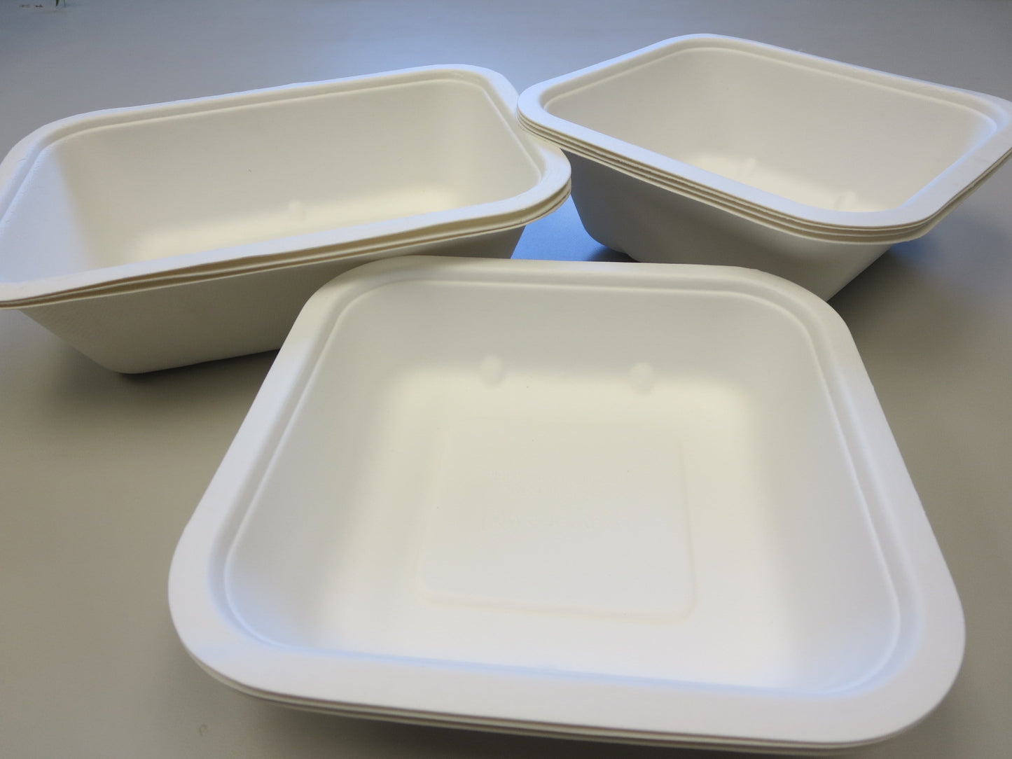 Made from from reclaimed sugarcane, these spill-proof compostable 22-ounce (size 4) Bagasse gourmet containers are good for hot or cold food and they're very sturdy and attractive.