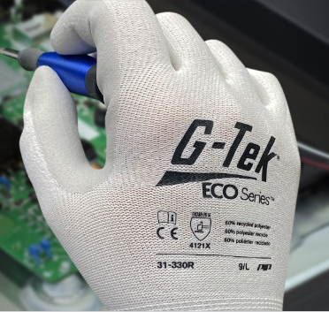 PIP® G-Tek® ECOSeries 13-gauge seamless knit work gloves with nitrile foam palm coating feature a blended liner of fibers made of 90% recycled P.E.T. water bottles and 10% Elastane for comfort, dexterity, breathability.